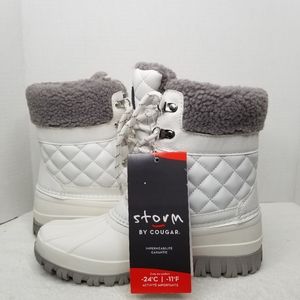 NWB Storm by Cougar Carlisle White Quilted Waterproof Boots